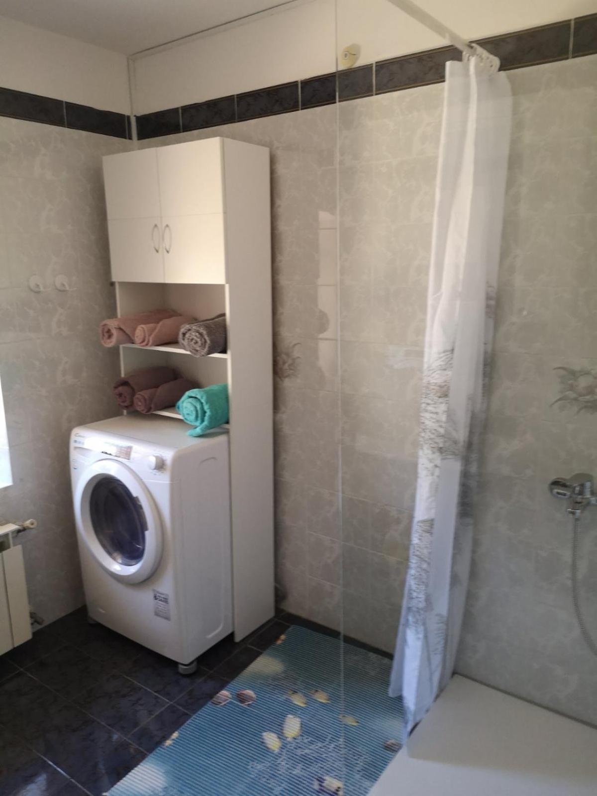 Apartma Ester Lucija Bagian luar foto
