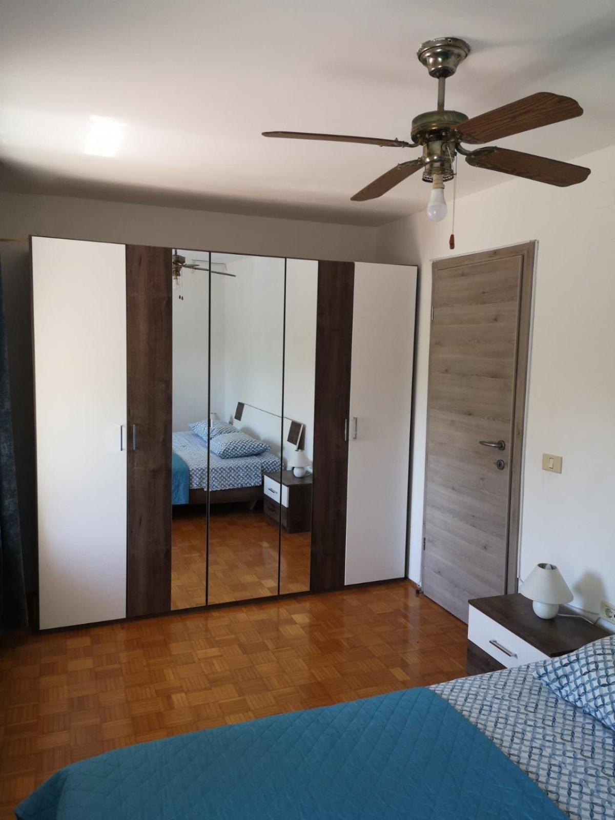Apartma Ester Lucija Bagian luar foto