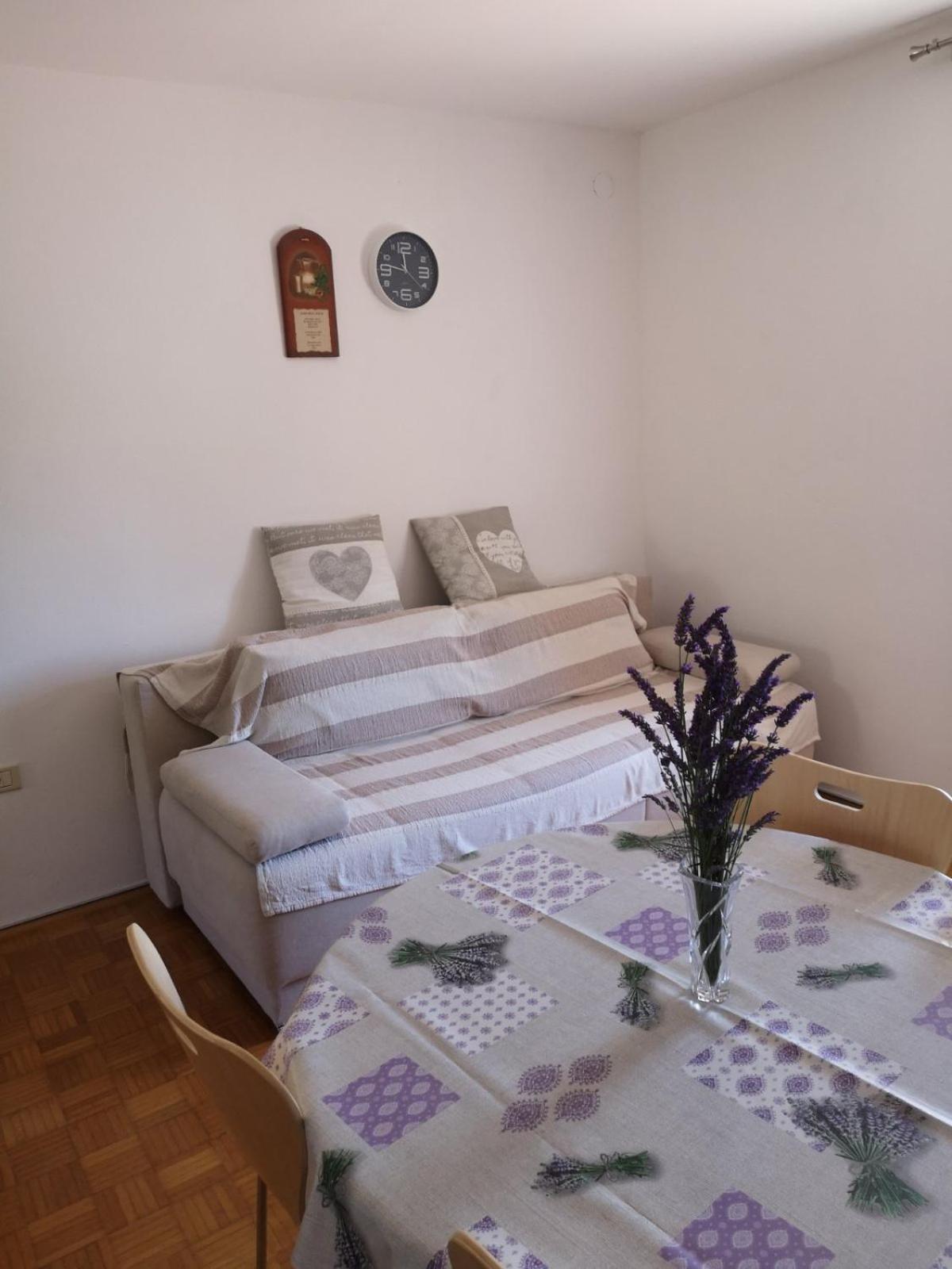 Apartma Ester Lucija Bagian luar foto